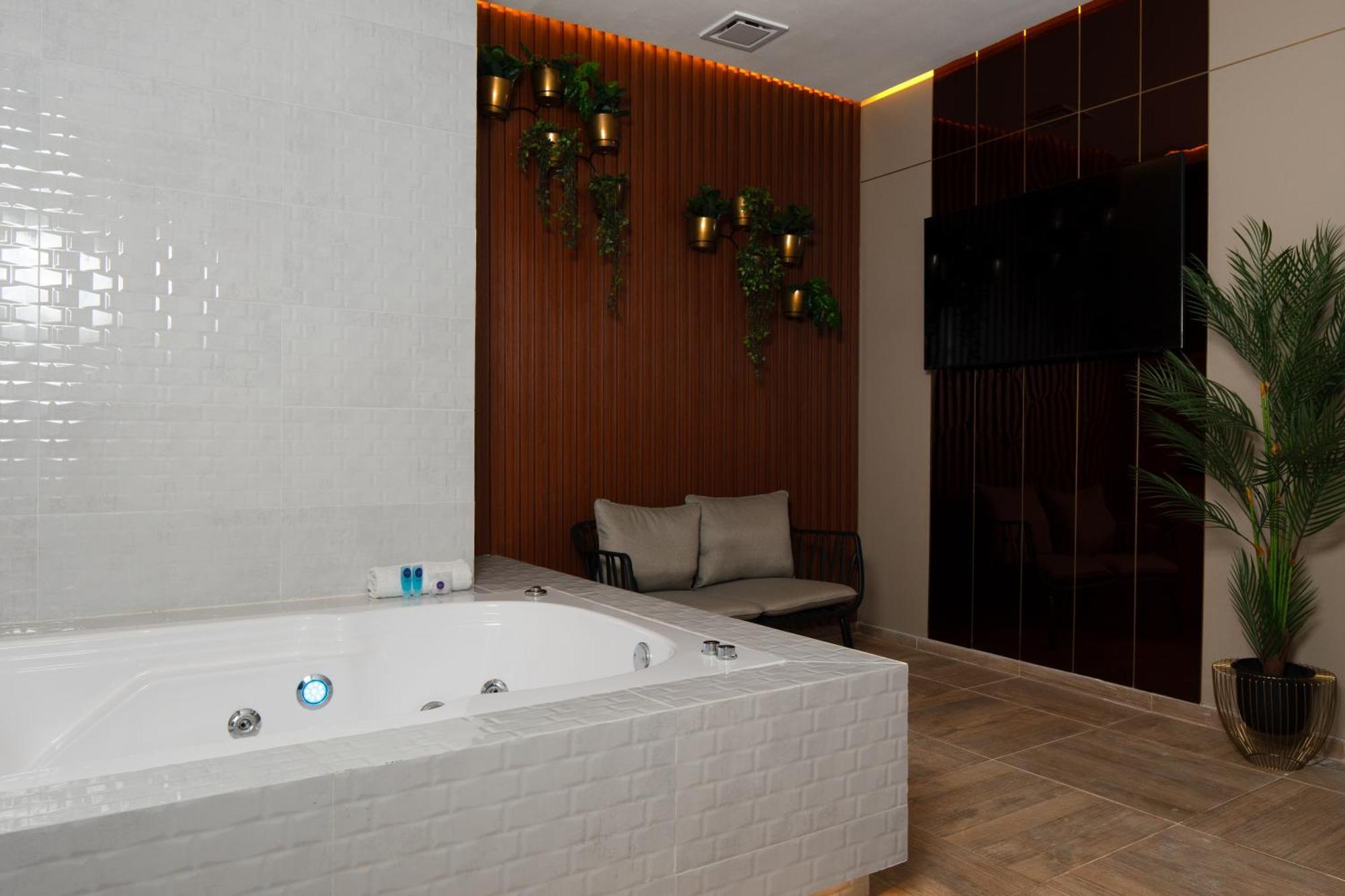 Hotel Byhours Circunvalar - Adults Only Barranquilla  Exteriör bild